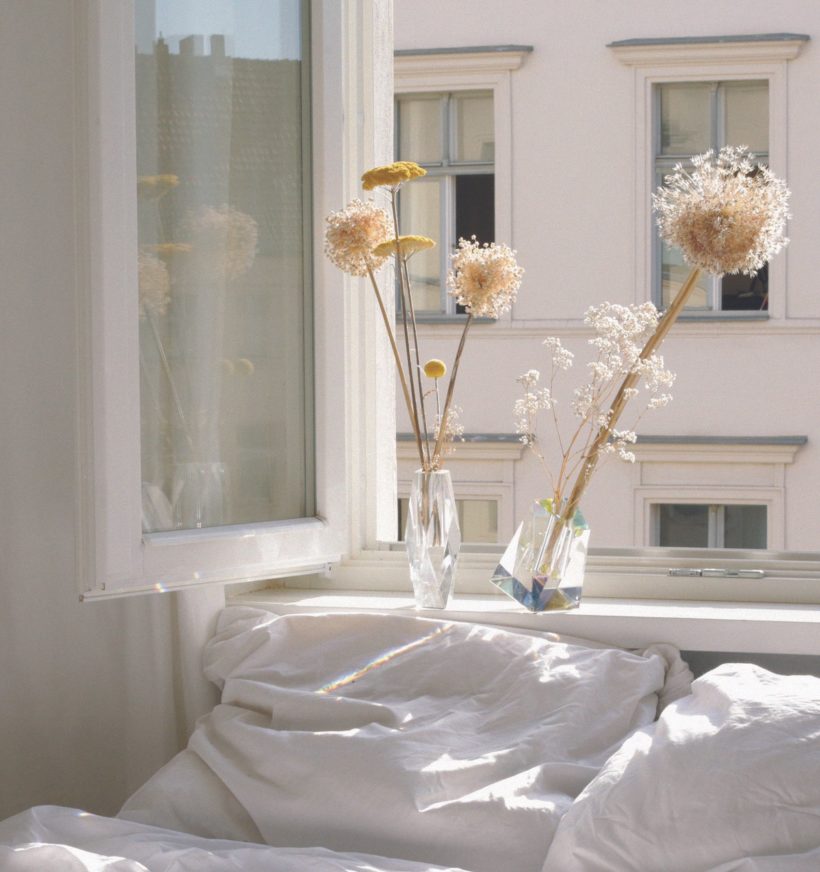 crystalwindowsillfar_d5b703f5-f48b-44b9-b89f-a62391ae8e9b_1800x1800