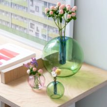 Block design vase boule réversible M vert et bleu chez Dodé à Nantes 2