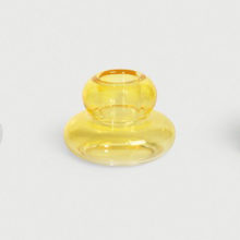 Bougeoir en verre coloré jaune de &Klevering chez Dodé à Nantes Bougeoir en verre coloré jaune de &Klevering chez Dodé à Nantes