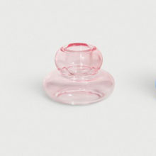 Bougeoir en verre coloré rose de &Klevering chez Dodé à Nantes